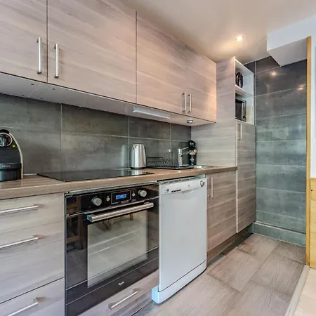 Spacious Ski-in Out With Mountain Views Appartement *