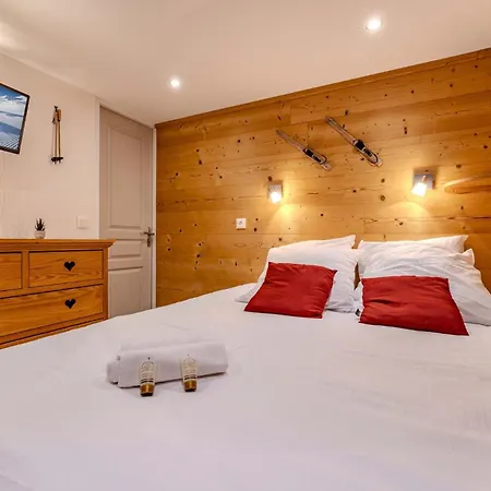 Spacious Ski-in Out With Mountain Views *