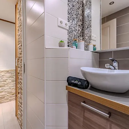 Spacious Ski-in Out With Mountain Views Appartement Val Thorens